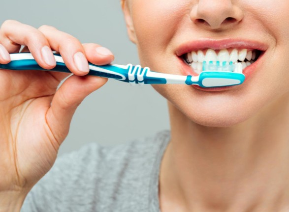 Giữ nụ cười tươi sáng mỗi ngày với thói quen chăm sóc răng đúng cách